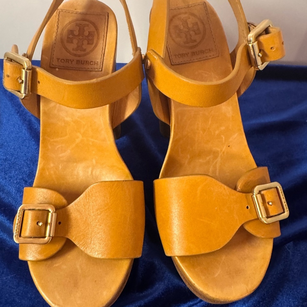 Tory Burch Women's Tatum Tan Sandals - Picture 9 of 10